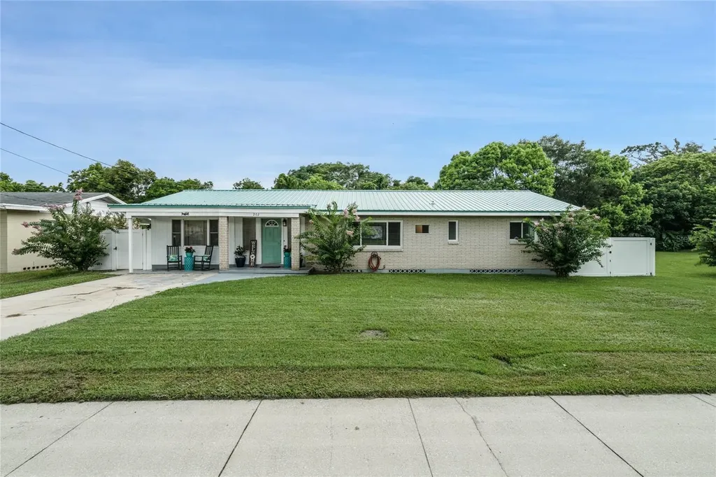 202 S Hull Avenue Deland FL 32720