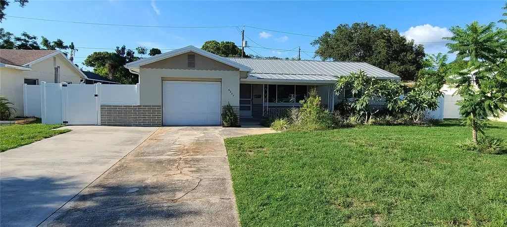 6337 17th Avenue N St Petersburg FL 33710