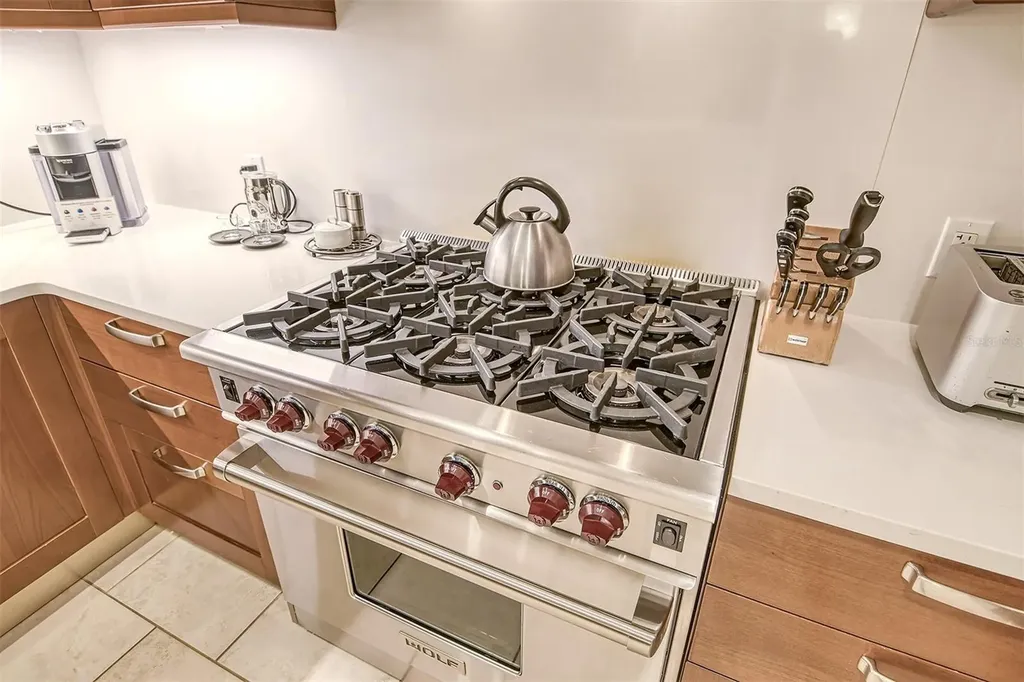 915 Seaside Drive Sarasota FL 34242