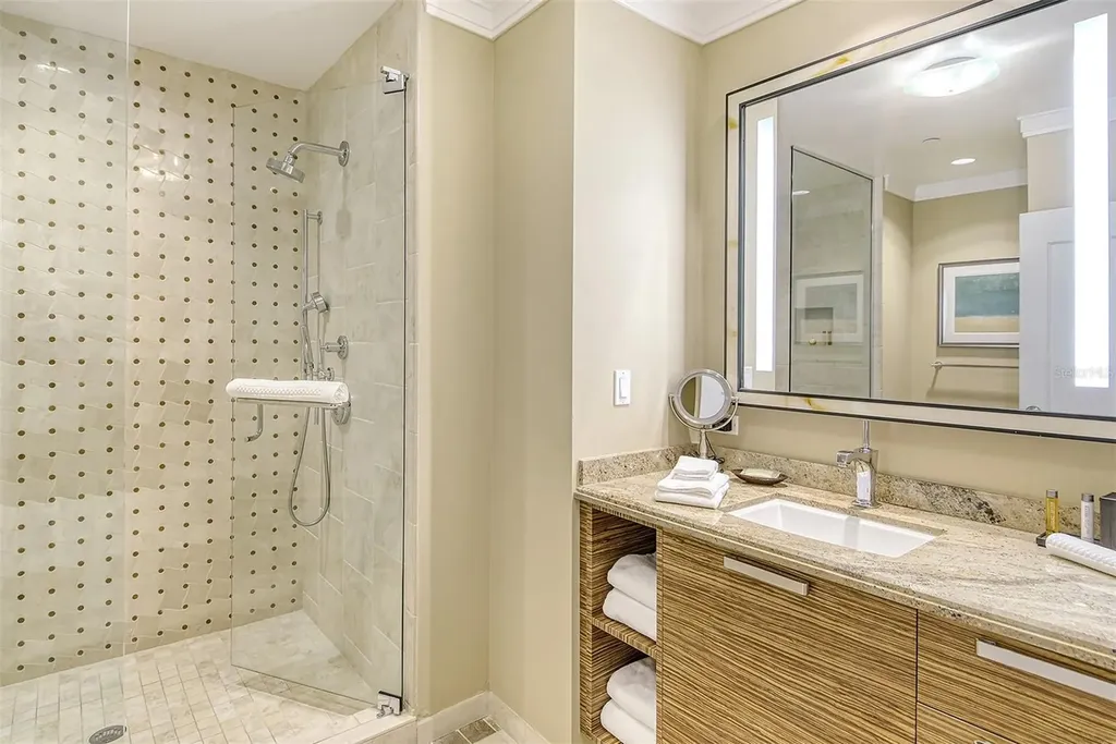 915 Seaside Drive Sarasota FL 34242