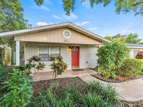 5904 16th Street Zephyrhills FL 33542