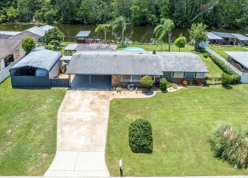 13524 Country Club Drive Tavares FL 32778