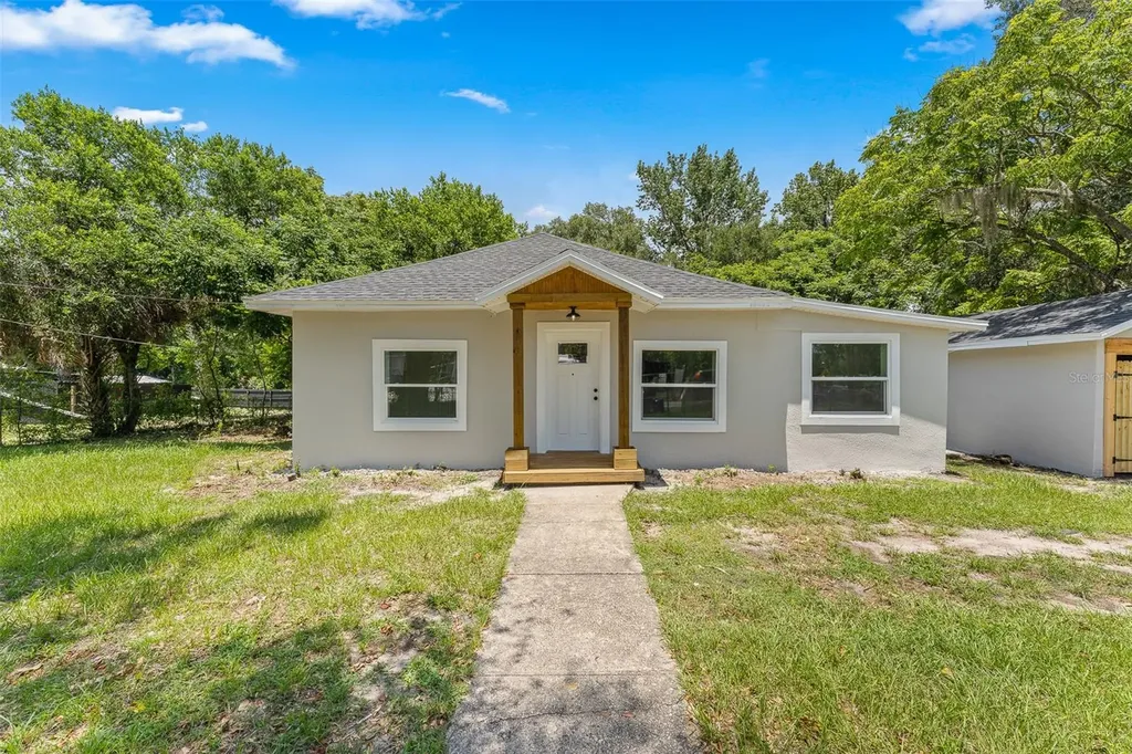 221 W Beresford Avenue Deland FL 32720