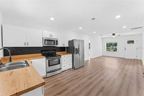 221 W Beresford Avenue Deland FL 32720