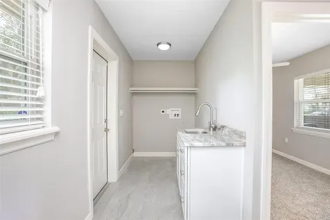 818 W Highland Avenue Deland FL 32720