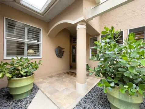 5067 White Pine Circle NE St Petersburg FL 33703