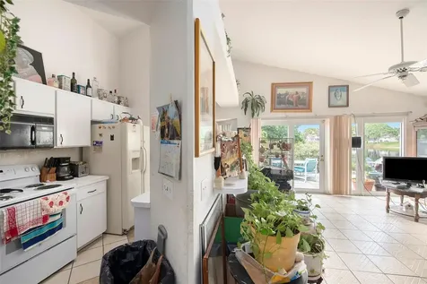 2785 Casilla Way S St Petersburg FL 33712