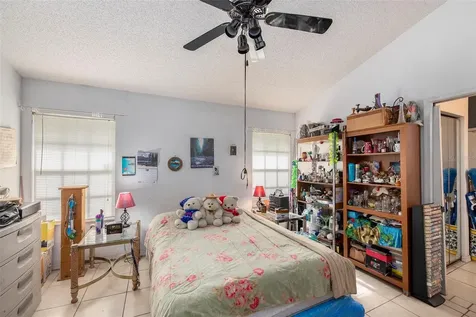 2785 Casilla Way S St Petersburg FL 33712