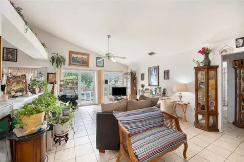 2785 Casilla Way S St Petersburg FL 33712