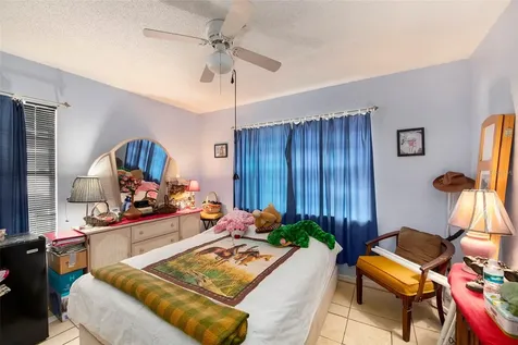 2785 Casilla Way S St Petersburg FL 33712