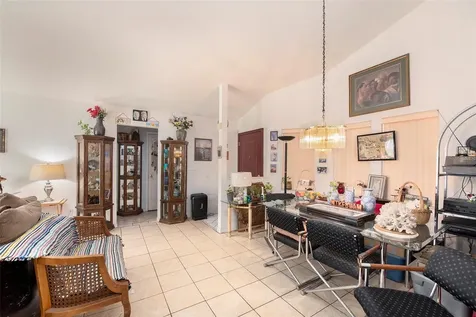 2785 Casilla Way S St Petersburg FL 33712