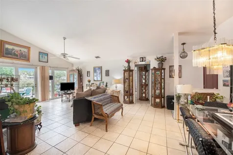 2785 Casilla Way S St Petersburg FL 33712