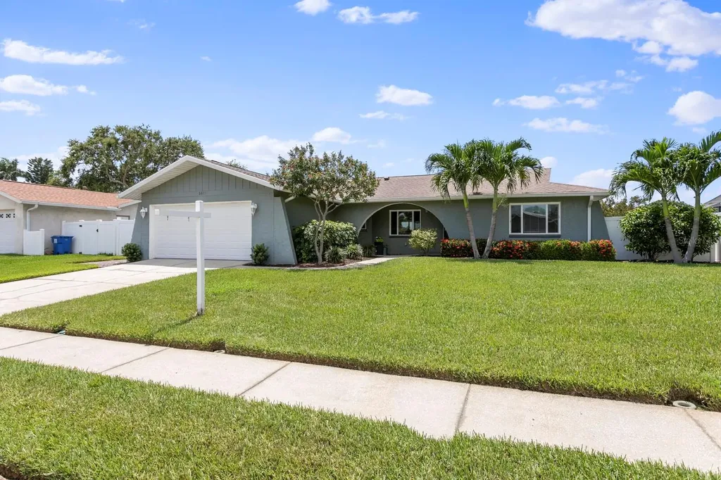 5800 Tanglewood Drive NE St Petersburg FL 33703