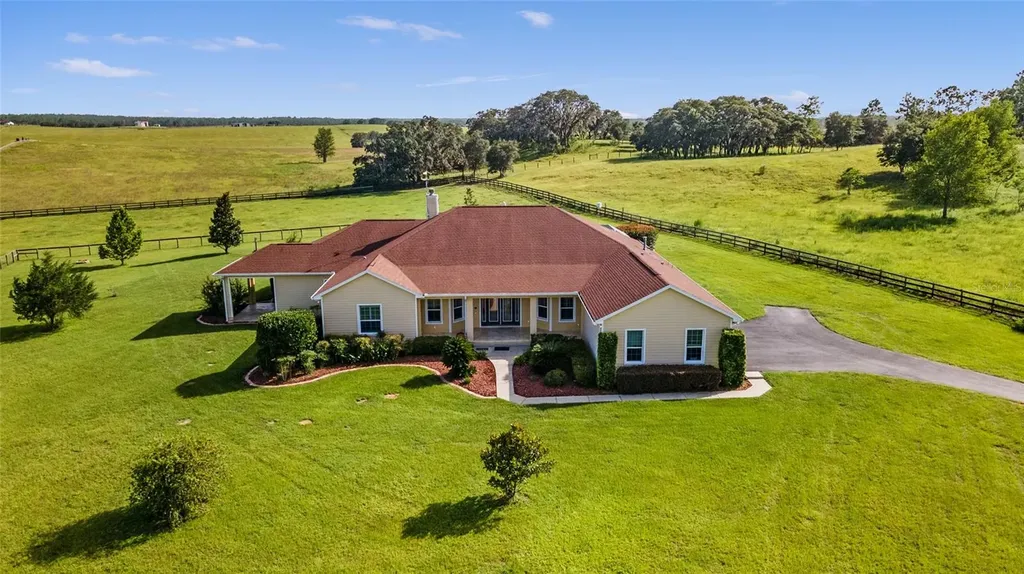23920 NW 27th Street Morriston FL 32668