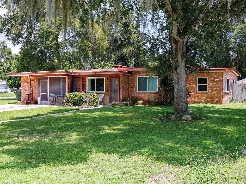 916 Perkins Street Leesburg FL 34748