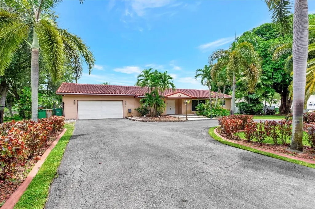 5200 SW 111th Terrace Davie FL 33328