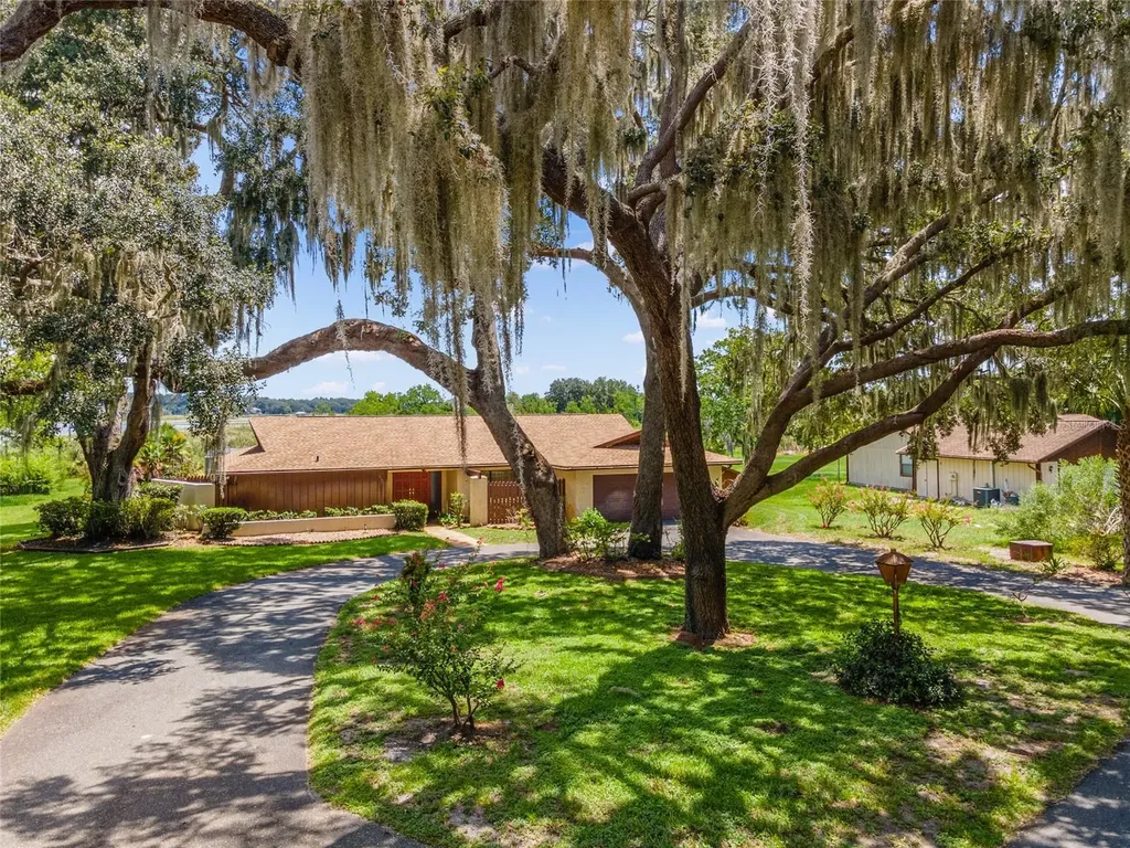 9891 County Road 114b Wildwood FL 34785