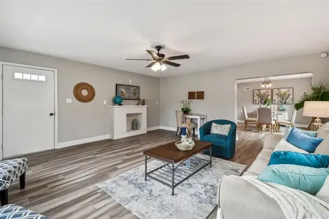 6929 39th Avenue N St Petersburg FL 33709