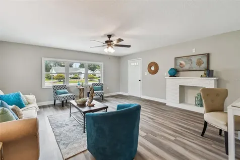 6929 39th Avenue N St Petersburg FL 33709