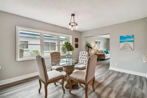 6929 39th Avenue N St Petersburg FL 33709