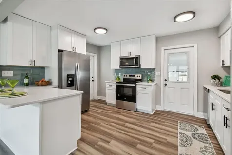 6929 39th Avenue N St Petersburg FL 33709