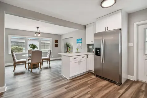 6929 39th Avenue N St Petersburg FL 33709