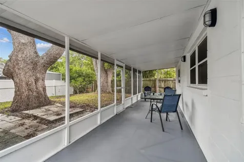 6929 39th Avenue N St Petersburg FL 33709