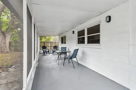 6929 39th Avenue N St Petersburg FL 33709