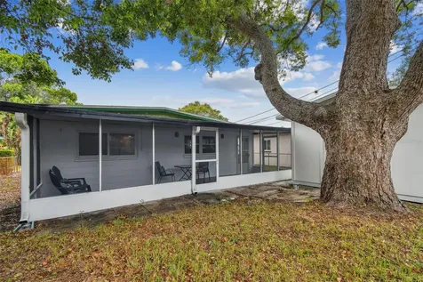 6929 39th Avenue N St Petersburg FL 33709