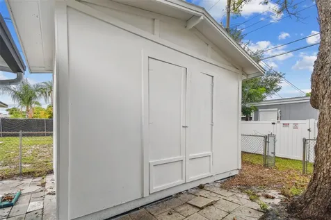 6929 39th Avenue N St Petersburg FL 33709