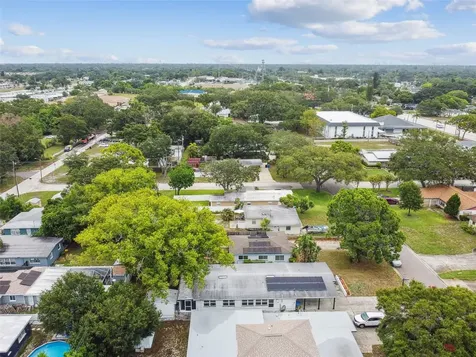 6929 39th Avenue N St Petersburg FL 33709