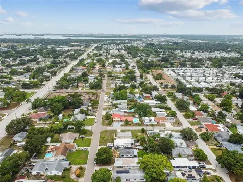 6929 39th Avenue N St Petersburg FL 33709