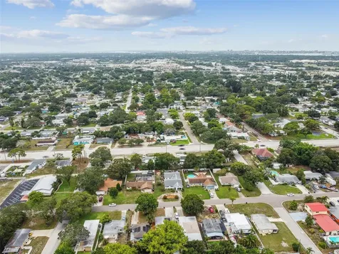 6929 39th Avenue N St Petersburg FL 33709