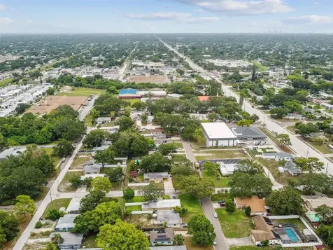 6929 39th Avenue N St Petersburg FL 33709