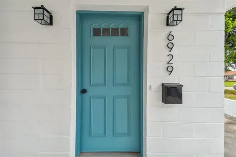 6929 39th Avenue N St Petersburg FL 33709