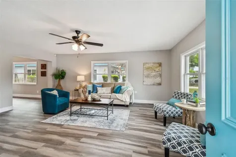 6929 39th Avenue N St Petersburg FL 33709