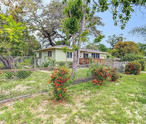 1555 37th Street S St Petersburg FL 33711