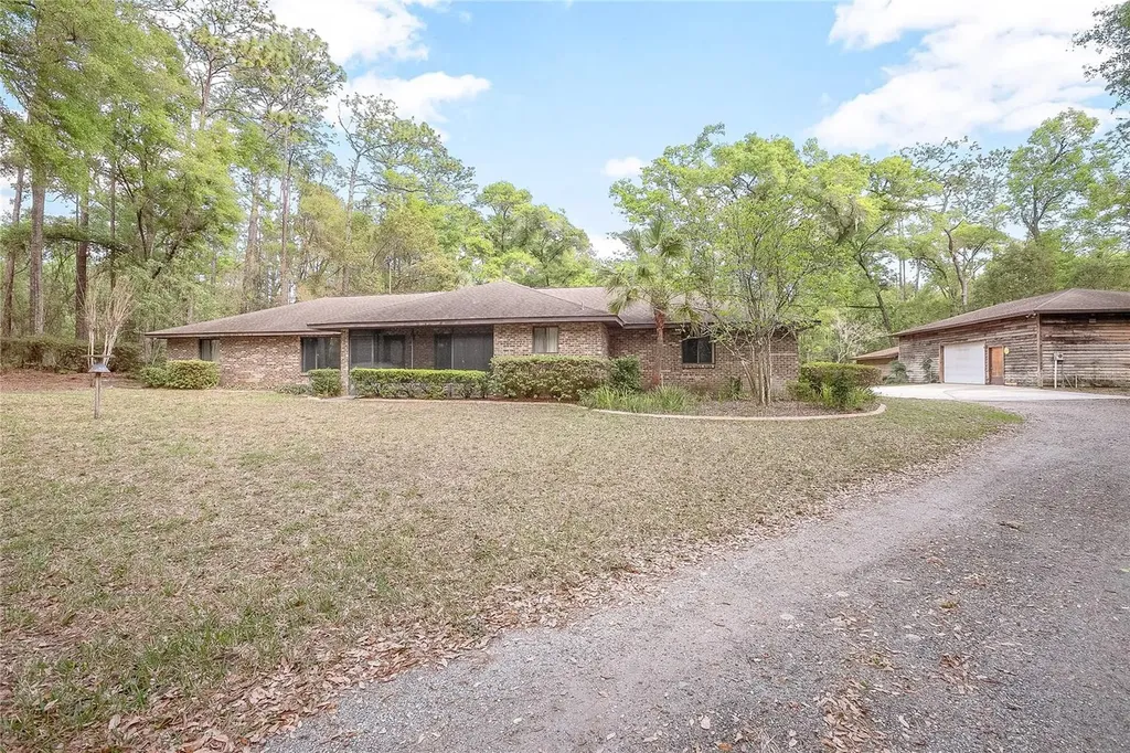 1547 S Hill Avenue Deland FL 32724