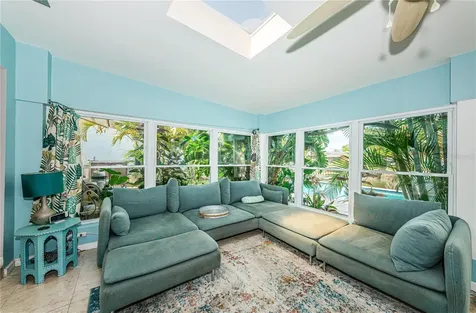 8717 Tahiti Lane Tampa FL 33615