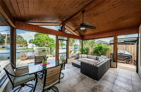 8717 Tahiti Lane Tampa FL 33615