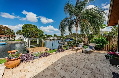 8717 Tahiti Lane Tampa FL 33615