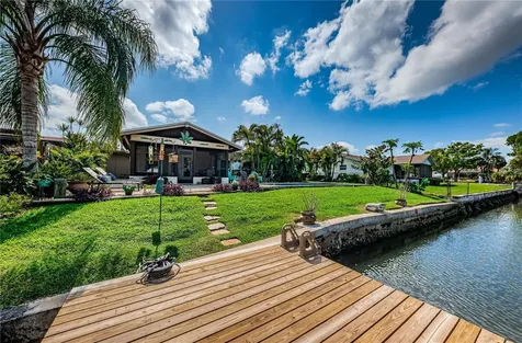8717 Tahiti Lane Tampa FL 33615