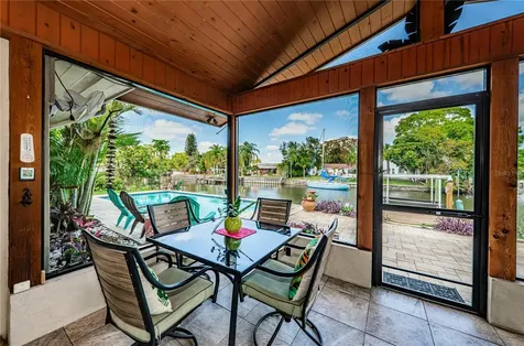 8717 Tahiti Lane Tampa FL 33615