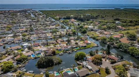 8717 Tahiti Lane Tampa FL 33615