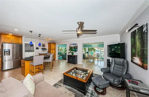 8717 Tahiti Lane Tampa FL 33615