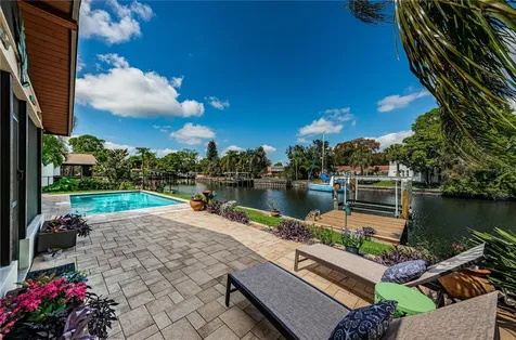 8717 Tahiti Lane Tampa FL 33615