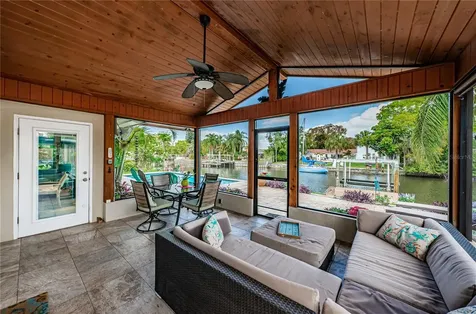 8717 Tahiti Lane Tampa FL 33615