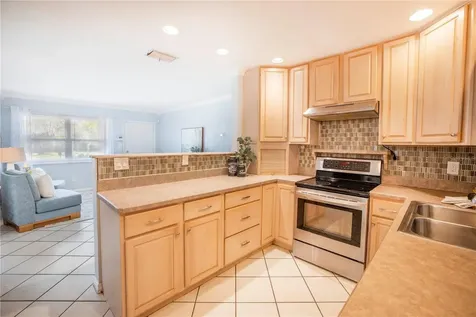 5821 59th Avenue N St Petersburg FL 33709
