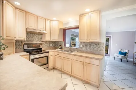 5821 59th Avenue N St Petersburg FL 33709