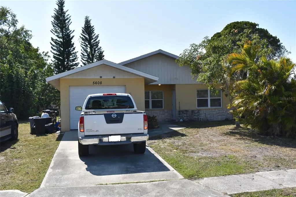 5608 42nd Street E Bradenton FL 34203